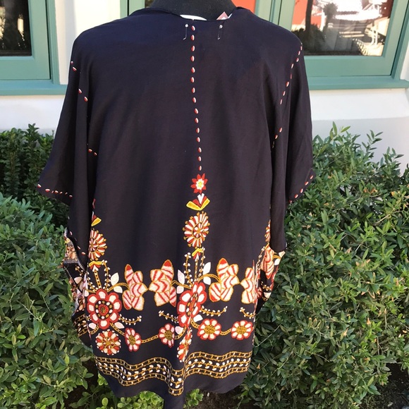 🌌 New! Beautiful Scandinavian Inspired Kimono🌌 - Picture 3 of 4